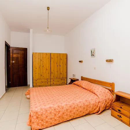 Erato Aparthotel 2*