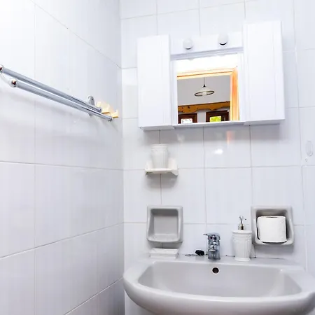 Erato Aparthotel 2*