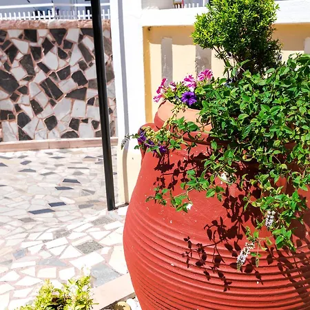 Erato Aparthotel 2*